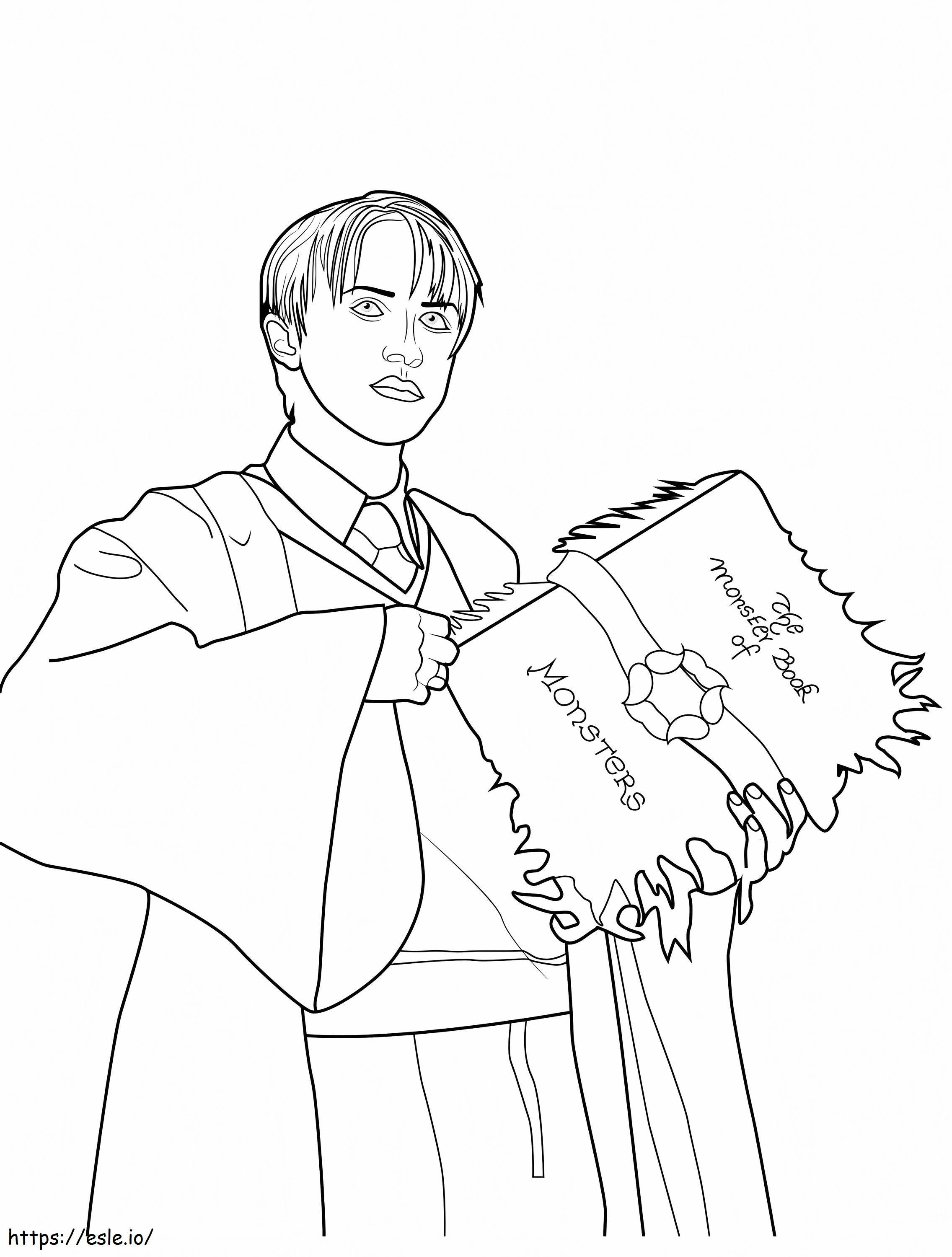 Draco Malfoy sosteniendo un libro para colorear