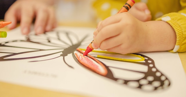 Le pagine da colorare aiutano i bambini a imparare a mantenere la calma, soprattutto quando si tratta di sentimenti frustranti come rabbia o delusione